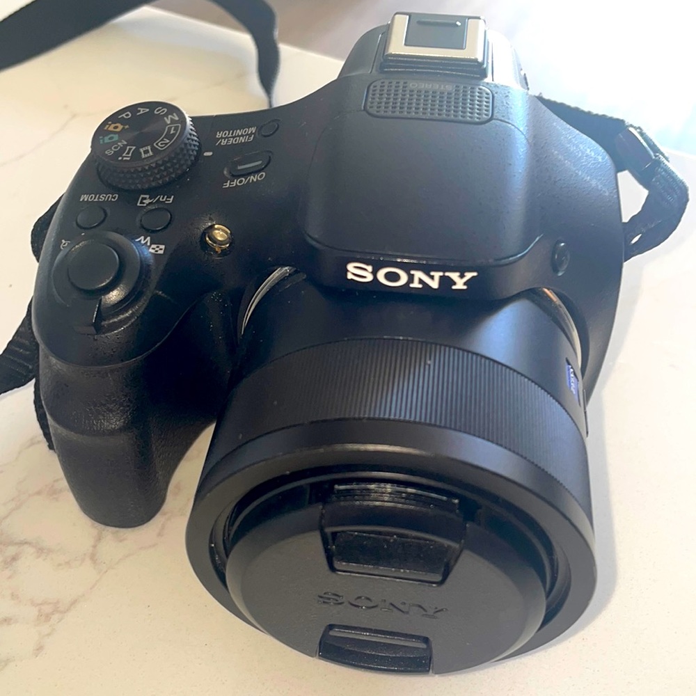 Sony Cyber-shot DSC-HX400V Digital Camera 50x Optical Zoom 20.4 Megapixels MTRU